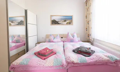 Blick ins Schlafzimmer I