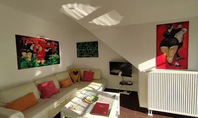 Sitzecke mit Fernseher