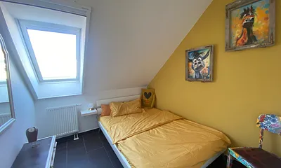 kleines Schlafzimmer mit Einzelbett (200*120)