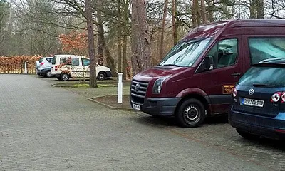 1 Parkplatz auf dem Gelände je Wohnung