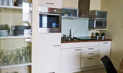 komplett eingerichteter Küchenbereich