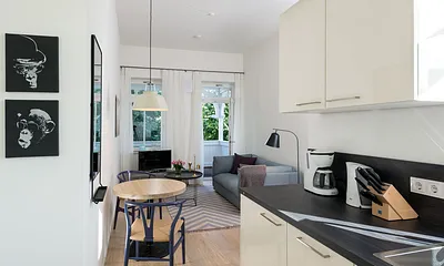 Küche und Wohnzimmer