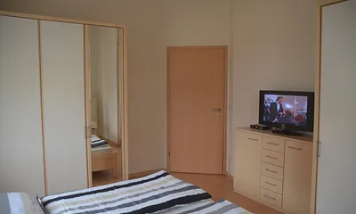 viel Stauraum im Schlafzimmer