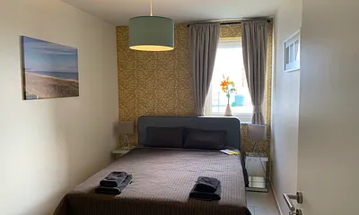 2 Schlafzimmer mit Boxspringbetten