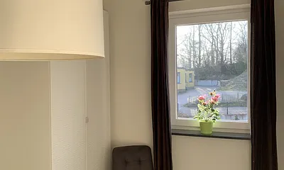 Blick auf den Kleiderschrank