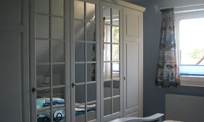 Schafzimmer mit Kleiderschrank