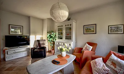 Wohnzimmer mit Fernseher