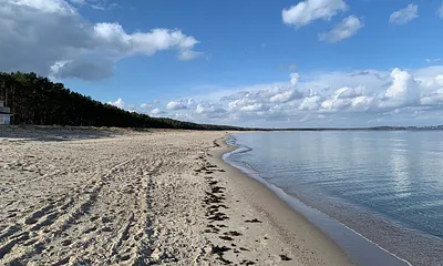 weißer, schöner Sanstrand