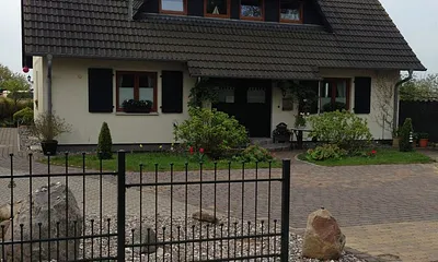 Wohnhaus mit Ferienwohnung Hauseingang