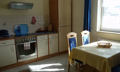 Küche mit grossen Essbereich