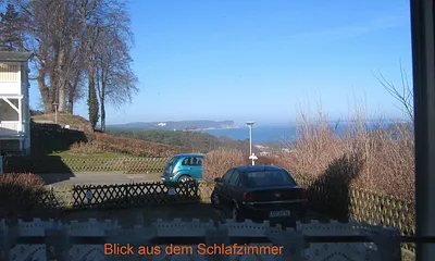 Vom Schlafzimmer aus hat man einen ganzjährigen Panoramablick, bei klarem Wetter sogar bis zur Kreideküste. Und bei geöffnetem Fenster ist Meeresrauschen garantiert.