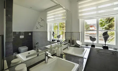 Bad mit Dusche im OG