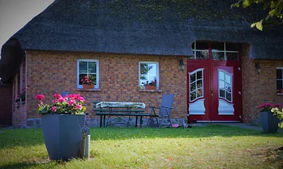 gemütlich vor der Ferienwohnung sitzen