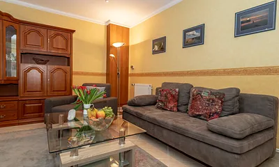 Wohnzimmer mit Schlafcouch