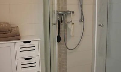 Badezimmer mit Dusche