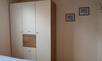  Schlafzimmer - Kleiderschrank