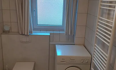 Badezimmer mit Waschmaschine