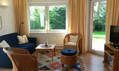 FeWo-     250m zum Strand - 100m zumZentrum, 3-Zimmer-Ferienwohnung (EG mit Garten)