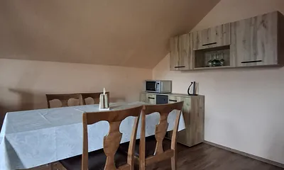 Essbereich mit 4 Stühlen 