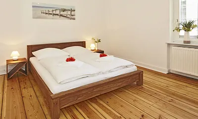 Schlafzimmer mit Doppelbett