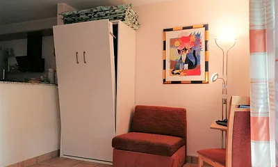 Schrankbett im Wohnzimmer