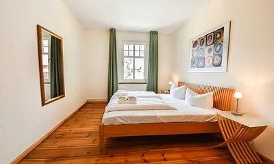 Schlafzimmer 1