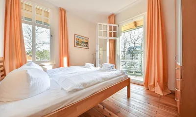 Schlafzimmer 1 mit Doppelbett