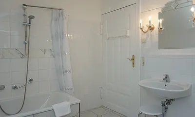 Badezimmer mit Badewanne