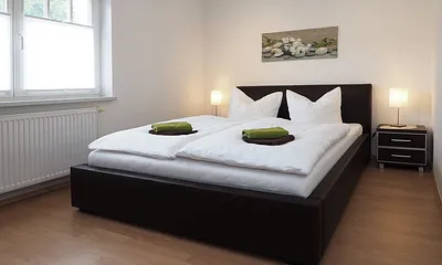 Schlafzimmer mit Doppelbett