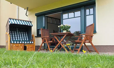 Terrasse mit Strandkorb