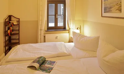 Schlafzimmer mit Doppelbett