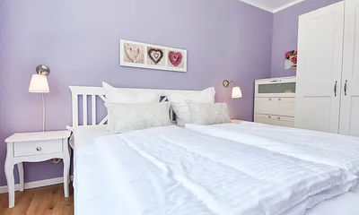 Schlafzimmer mit Doppelbett