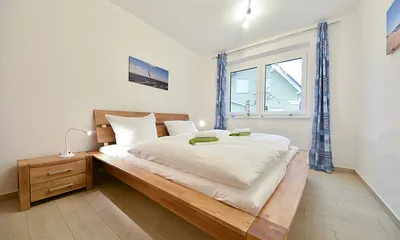 Schlafzimmer 1 mit Doppelbett