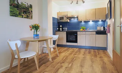 Küchenzeile mit Essbereich