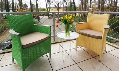 Balkon mit Sitzgelegenheiten