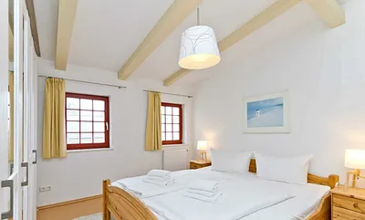 Schlafzimmer mit Doppelbett