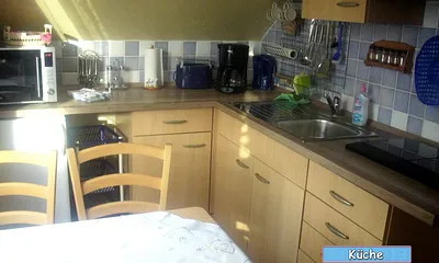 Küche mit Geschirrspüler