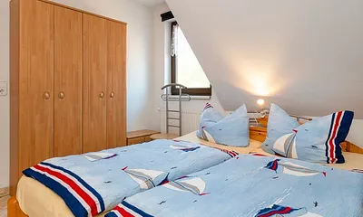 Schlafzimmer mit Doppelbett