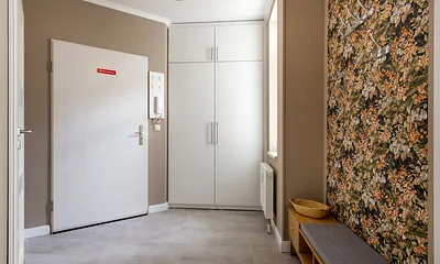 Der Flur mit Garderobe.