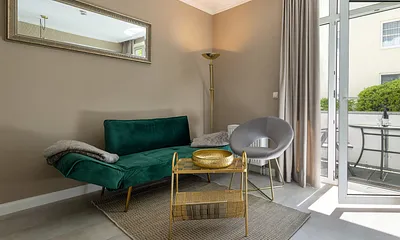 Der Blick vom Eßbereich in das Wohnzimmer.