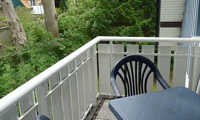 Balkon (Zugang aus Küche)