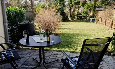 Terrasse mit Gartenmöbel