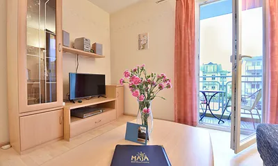 Wohnzimmer mit Balkon