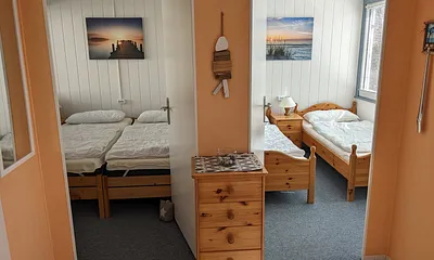 Wohnbereich mit Blick auf die Schlafzimmer