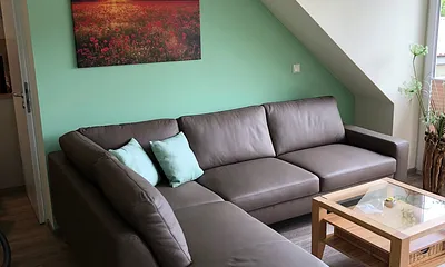 Wohnzimmer mit Blick auf Balkon