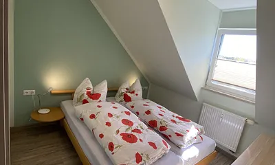Schlafzimmer 1 mit Ehebett