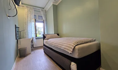Einzelschlafzimmer 90 x 200 , ausziehbar auf 180 x 200