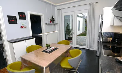 Küche mit Ausgang zur eigener Terrasse, Grill