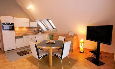 heller sonnendurchfluteter Wohn-und Essbereich