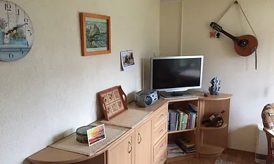 Wohnraum  mit LED TV u. Radio/CD